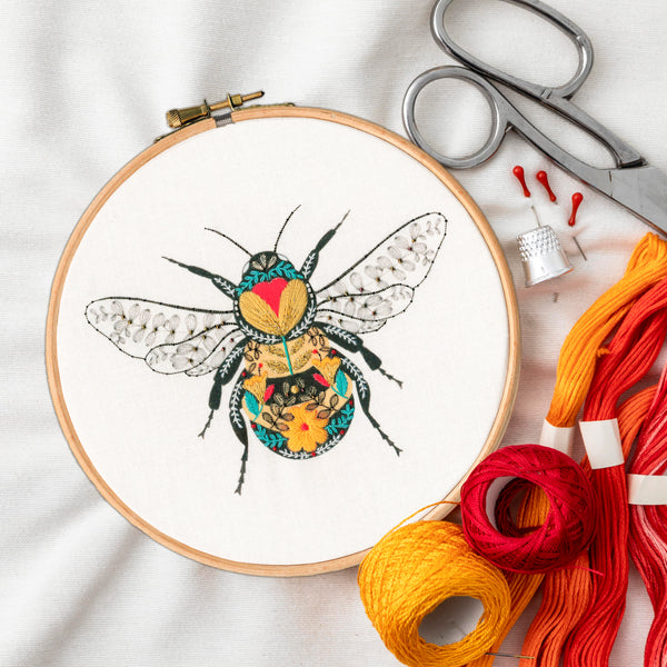 Bee - Pollen Embroideries Collection