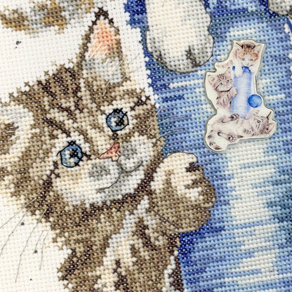 Three's A Crowd - Needleminder