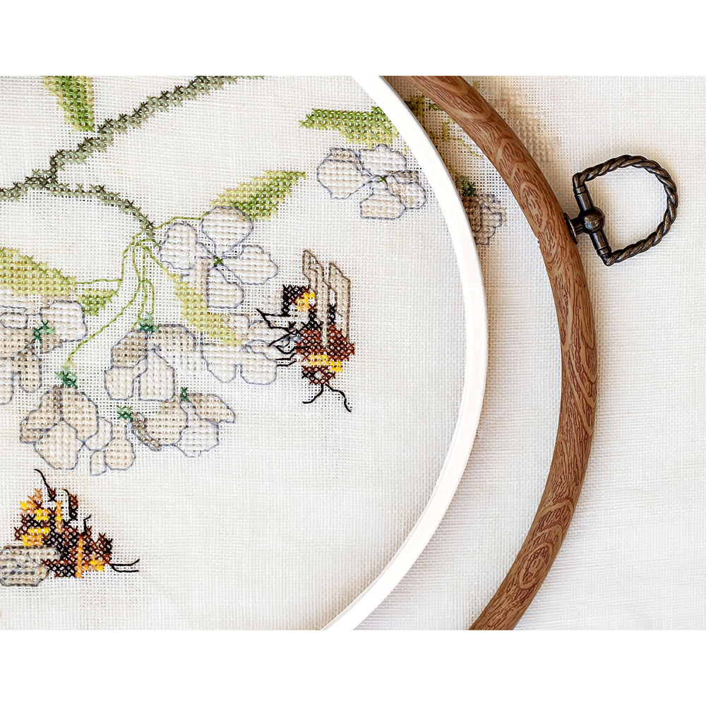 Embroidery Hoop - Plastic Round Woodgrain