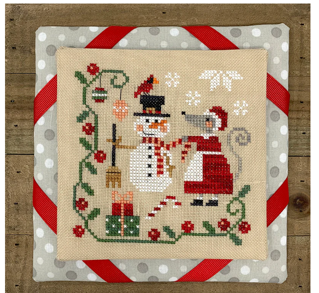 Mouse's Christmas Decorating